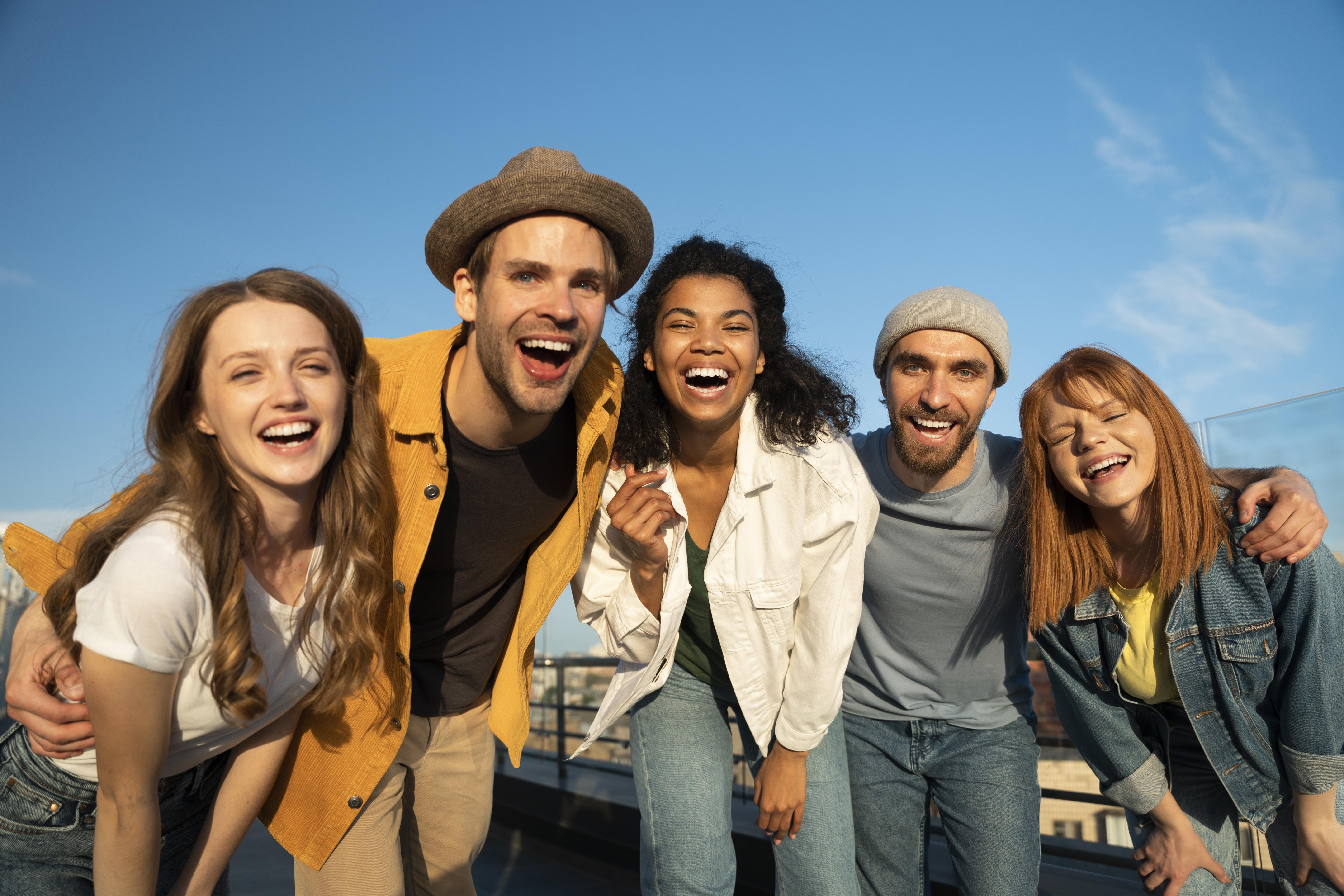 Groupe d'amis en voyage